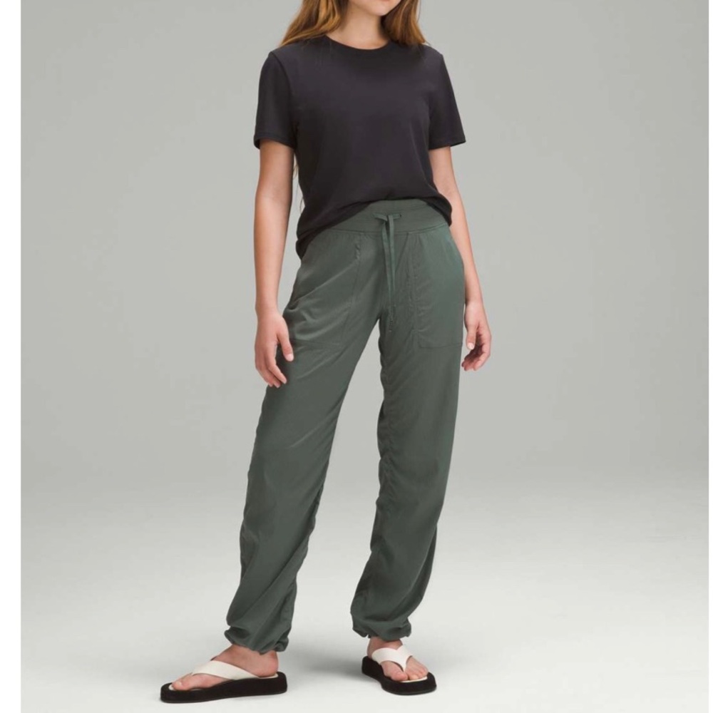Lululemon Women’s Dance Studio Mid-Rise Full Length Pants in Green Size 0 W5ENOR